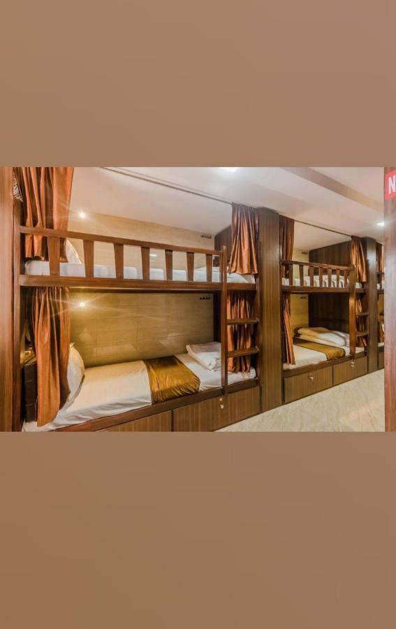Awesome Dormitory Male Only Мумбай Екстериор снимка