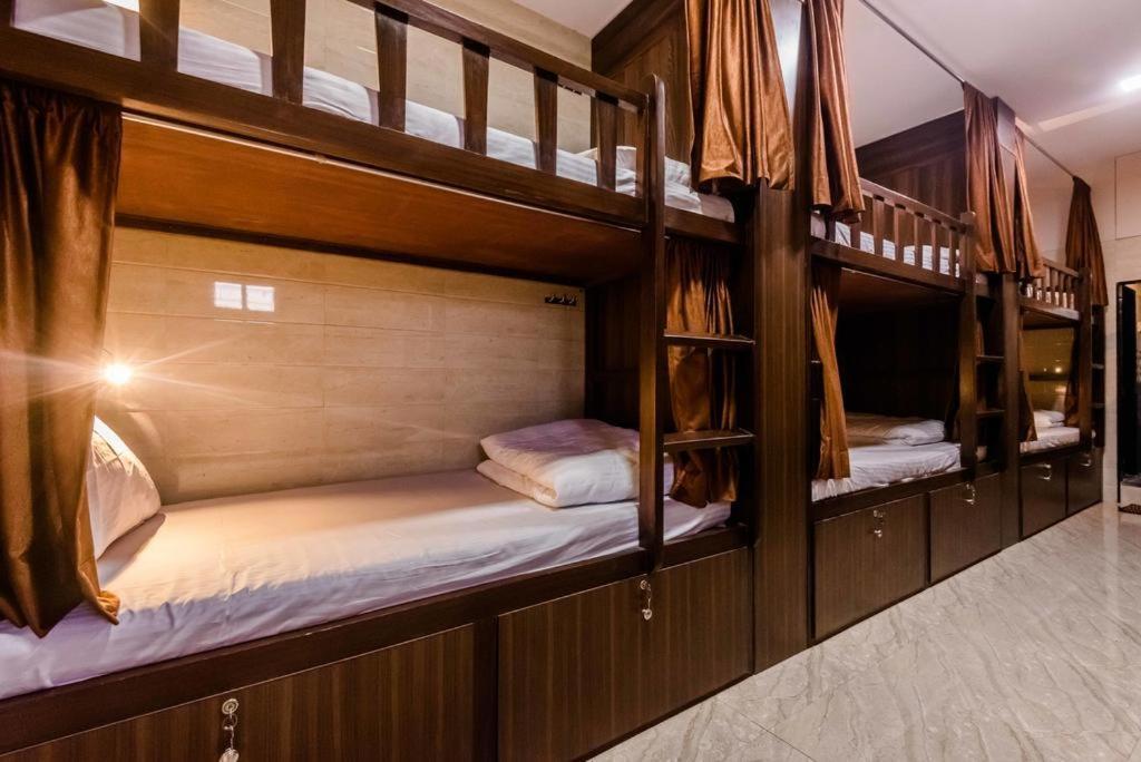 Awesome Dormitory Male Only Мумбай Екстериор снимка