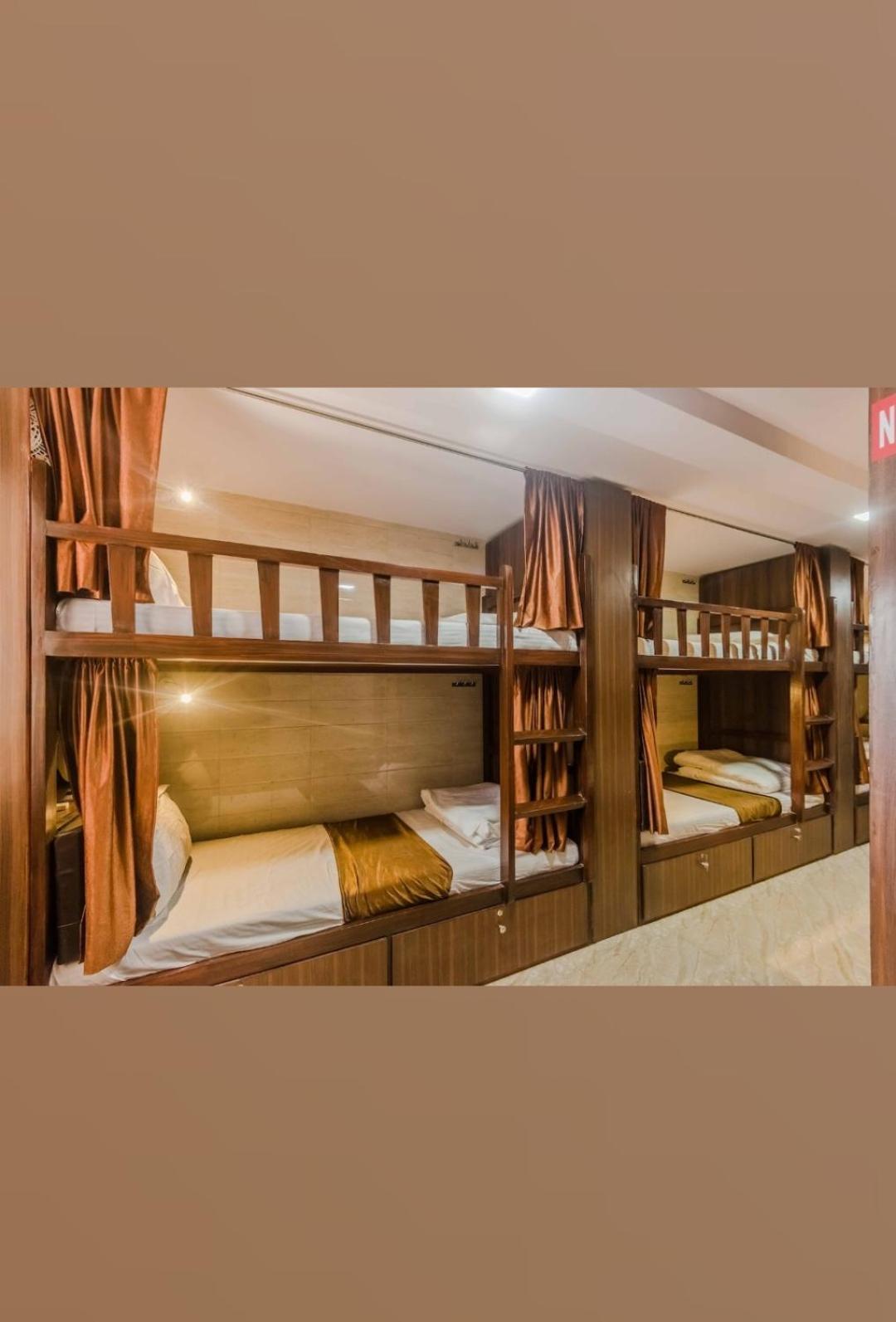 Awesome Dormitory Male Only Мумбай Екстериор снимка